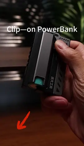 This Clip-on PowerBank is absolutely stunning! You can feel the thrill of changing the magazine!  #powerbank #gun #coolthings #changethegame #games #forman #musthaves #fyp #usa_tiktok 