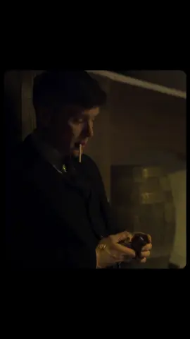Cigarette. #tommyshelby #peakyblindersedits #peakyblinders #tommyshelbyedit #thomasshelbyedit #fyp 