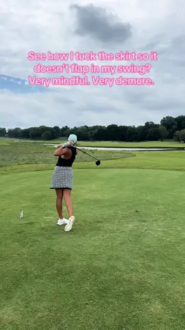 Handled the wardrobe malfunction like a pro. #girlsonthecourse #whattoweargolfing #verymindful #verydemure #golfskirts 
