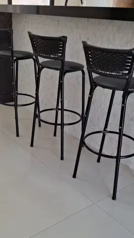 qualidade e beleza você entra nessas banquetas  fácil montagem e resistência  adquira já a sua https://mercadolivre.com/sec/1tD7W8q