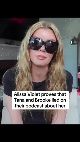the screenshots are crazyyy #brookeschofield #cancelledpodcast #tanamongeau #alissaviolet 