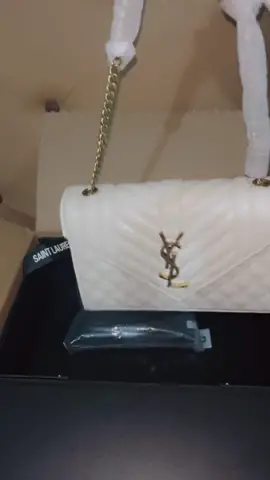 Love me some cute bags🥰 #bagszn #bagschallenge #bagsoftiktok #luxurylife #luxurylifestyle #fypage #viral #contentcreator #luxuryliving #unboxingvideo #unboxing #unboxwithme 