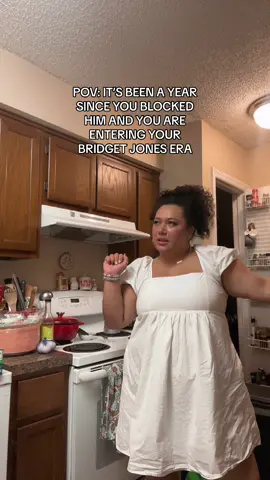 Sometimes you have the Sunday scaries and you need to remind yourself that you’ve come a long way and if Bridget Jones can overcome a lot so can you! #bridgetjones #bridgetjonesdiary #singlelife #singleinyour30s #bridgetjonesmoment #markdarcy 