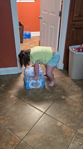 #foryou #fypシ゚viral #powerlifting #downsyndrome #girlpower  45.4 lb 40 pack of water!! over half her weight!!! get it girl 