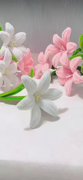Handmade Diy Pipecleaner Lily!#DIY #pipecleanerart #foryou #handmade #pipecleaners #craft #DIY #tutorial #pipecleanerflowers #lily #tiktok 