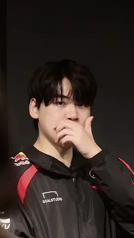 cách em ta thu phục 500 cô bạn gái chỉ bằng ánh mắt 👩🏻‍🦯‍➡️ #gumayusi #t1