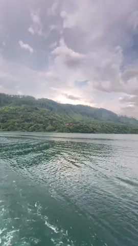 Danau Toba Sumatera Utara 🍃 📹 IG : riyarsil #danautoba #samosir #wisatasumut #fyp #fypシ #tiktok #viral 