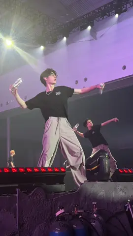 save me 02z boys 🙏🏻 #fateplus_in_jakarta #enhypen #sunghoon #jay #jayhoon #parkjongseong #parksunghoon @enhypen 