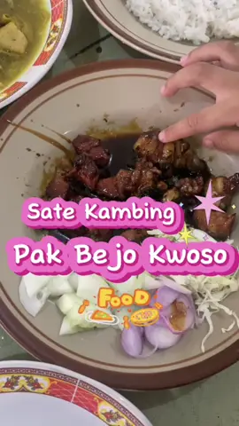 ✨Sate Kambing Pak Bejo Kwoso✨ 📍Klaten Available in maps tapi gak bisa ke tag di location tik tok🥲 Ini sate nya enak banget, muraaahhh. Harga Klaten emang the best 🤭👍🏻 Sate nya enak, lalapnya full, ada timun sama kubis, seger banget. Bisa nambah cabe, lada, kecap, available di meja. Tongsengnya full daging, empuk banget, buat lidahku kemanisan, tp tongseng klaten/jogja biasanya emng gini. Gule nya super banyak, jeroan, tp bersih, bisa kemakan semua, gak amis/bau, gurih rasanya, enak enak sih. Yg lagi liburan ke jogja gak ada salahnya mampir kuliner klaten, banyak yg enak & harga lebih murah dr jogja😂 #satekambing #kuliner #kulinerjogja #kulinerklaten #jogjakuliner #klatenkuliner #jogja #klaten #jogjafoodhunter #sate #gule #tongseng #foodtiktok #Foodie #fyp #fypシ゚viral 