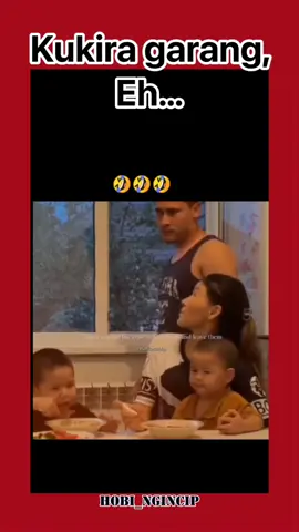 Berebut makanan ❌ berebut disuapin ✅ Bapak jaman now . #suamiistri #rumahtangga #disuapin #anak #rebutan #makanbareng 