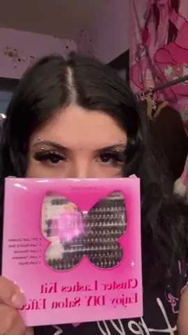 Ill forever swear by these lashes 😻 #beautyhacks #summermashup #lashclusters #volumelashes #greenscreenvideo @Geeneiya Lashes 