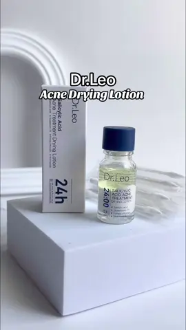 Sumpah best pakai ni … i rasa dah ramai kan orang review so korang tak perlu la risau menjadi ke tak.. sebab mmg menjadi wehh! Try sendiri baru puas hati!😍👍🏻  #drleo #drleoacnedryinglotion #ubatjerawatdrleo #jerawat #kecutjerawat #parut #parutjerawat #acne #acnescar #skincaretips #trending #beauty #fyp #acneessence 
