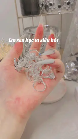 Nhẵn sen hot #đusize#nhẫnđôi #bạcta #trungtammuasam #vangbaclamtrang #lunyentertainment #fyp #nhẫnhot #fypシ #tiktokshop 