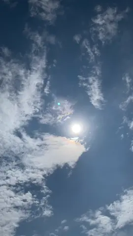 أفضل أن أحبك في صمت لأنه في صمتي لن يكون هناك رف 