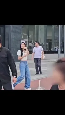 tiangnya pindahin gaa!?!?!😭☝🏻 kejedot kan tu mbak hyeri😭 #leehyeri #hyeri #TikTokTainment #fyp #fypシ #foryou 