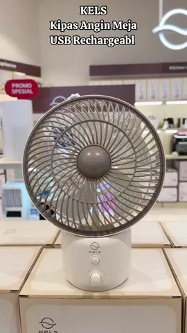 Makassar lagi panas banget kan? Nih kita hadirkan kipas mini dari Kels, digunakan baik di meja kerja ataupun meja belajar untuk anak.  Kami tunggu di INFORMA ELEKTRONIK PANAKKUKANG 🫶🏻