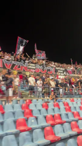 Non tifo per gli squadroni ma tifo te❤️💙#cosenza#cosenzaultras#cosenzacremonese#perte#foryou#fyp 