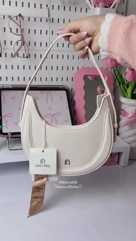 Age free yoona bag emang se lucu itu 🎀🥰 #agefree #taslocalbrand #shoulderbag #taslucu #tascantik 