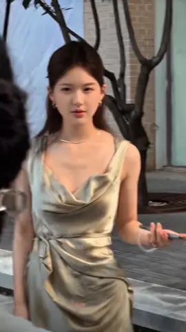 โห!!ยิ่งได้เห็นลู่ซือใกล้ๆก็ยิ่งสวยมากก🫶🌹#จ้าวลู่ซือ #zhaolusi #赵露思 #rosy #fyp 