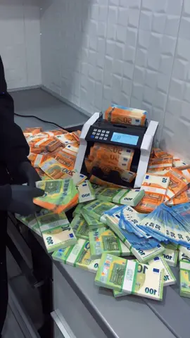 #euro #cash #money #euros #rich #millionaire 