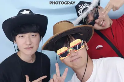 Chụp Photobooth mà đáng iu quá henn ><  *Video tui tải từ mã qr trên hình anh Pray đăng á, ai muốn lấy video thì cứ lên ins ảnh để lấy mã nhaa #peanut #hanwangho #pray #kuro #roxtigers 