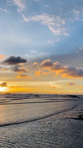 সমুদ্রের কাছাকাছি থাকলেই বুঝি, প্রকৃতির প্রকৃত সৌন্দর্য।🌊