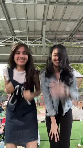 gemes bgttt sissy @NICOLE ROSSI 🥹 makasih @Electra leslie udah megangin hpnya 🤭💞