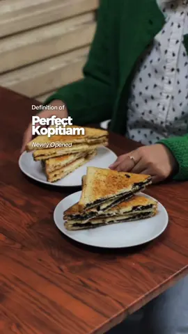 THE FIRST BLACK SESAME BUTTER TOAST IN INDONESIA 🇮🇩  Hai guys! Aku abis nyobain ngopi di Kopitiam @kopisusu.indonesia yang letaknya di dalam Pasar Santa (disamping toko buku POST) Kopitiam ini menyediakan Black Sesame Butter Toast yang biasanya kalian hanya bisa temui di Kopitiam Singapore atau Malaysia, dan rasanya gabisa di jelasin, 100/100 guys! Seenak itu! Anyway, mereka baru buka loh guys, buruan kesana!!! — — #hutri79 #ttpetualangpro #jalanjalan #kopitiamjakarta #kopijakarta #coffeejakarta #viral #placetogojakarta #pasarsanta #coffeeshopjakarta #toastjakarta #buttertoast #wheretogo #fypage #JelajahMerdeka 
