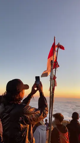 Tambora sekeren ini apalagi rinjani🥶🤩#17agustus #mountain #pendakigunung #tambora #rinjani3726mdpl♥ 