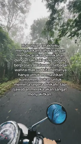 “Aku masih blm mau nikah, mau ngejar karir, aku gak akan kemana mana, kalau kamu NGGAK MAU NUNGGU, SILAHKAN CARI PENGGANTIKU, kasian juga kamu nunggu”  Padahal kita sebagai wanita ga masalah mau nunggu selama apapun, asal kita tau kalau bener kita tujuannya. 