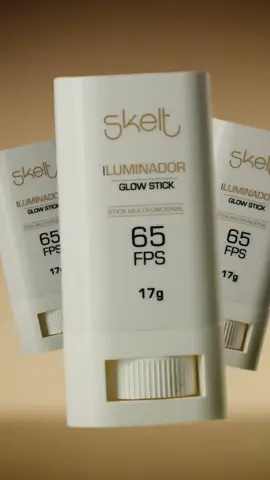 Proteção e brilho na medida certa. ✨ O Stick Glow oferece brilho, proteção e hidratação em um único produto, perfeito para aplicação no rosto e corpo.  Com o Stick Glow, o brilho é na medida certa. Garanta o seu no nosso site! 🧡 #Glow #Lançamento #Skelt #SkeltCosmetics #StickGlow
