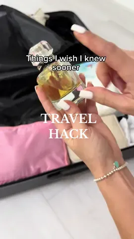Useful travel hack✈️👍 #hack #useful #LifeHack #foryoupage #travelhack #traveltips #momhack 