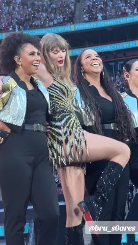 You Belong With Me 💛✨ #taylorswift #erastour #fyp #londontstheerastour #wembleystadium #swiftie #erastourtaylorswift #TheErasTouronTikTok #swifttoks #viral #taylorsversion #loveyou #taylor @Taylor Swift @Taylor Nation 