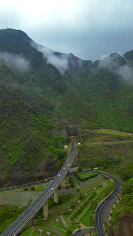 جمال المنظر مع القران ♥️ .                                    #اكسبلور #اكسبلورexplore #fypシ #fypシ゚viral #رجال_المع #كوخ_العسل #قرية_رجال_المع_التراثيه #ابها #قران #قران_كريم #ضباب #السودة 