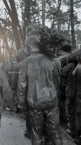 Les engagés volontaires sont en pleine formation générale Initiale (FGI) au CFIM de Coetquidan pour trois mois. L'aventure vous tente ? @armee.de.terre  @armeedeterrerecrute  #militaire #armeefrancaise #armee #soldat