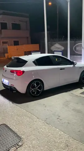 #alfaromeo #giulietta #tuning #diesel #dieselpower #oz #led #carporn #caraudio #angeleyes #elaborare 