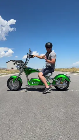 Quick and dirty review of this MOTORCYCLE style Scooter                          Link in Bio - Link Tree - Eahora Chrome M1PS          @eahorascooters 