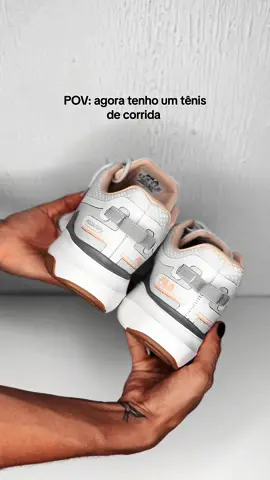 🏃‍♀️💨 complemente apaixonada no meu Tênis Fila Recovery Feminino Off White Salmão da @OSCAR CALÇADOS ! Perfeito para correr com estilo e conforto! ✨ Use meu cupom jessyca10 e ganhe desconto, além de 5% a mais no pagamento via PIX! E ainda tem parcelamento em até 10x sem juros! Não perca essa! #OscarCalçados #Fila #CorridaComEstilo #Desconto #Fitness #fitnessmotivation #tenis #corrida #run
