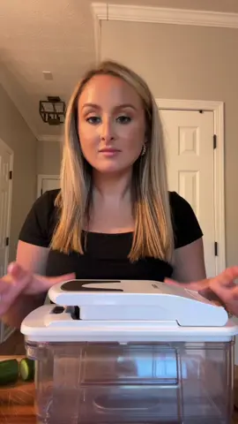 This vegetable chopper is a lifesaver! I don’t dread recipes that require chopping anymore 😂🙌🏼 #veggies #chopper #vegetablechopper #fullstar #easymeals #lifesaver 