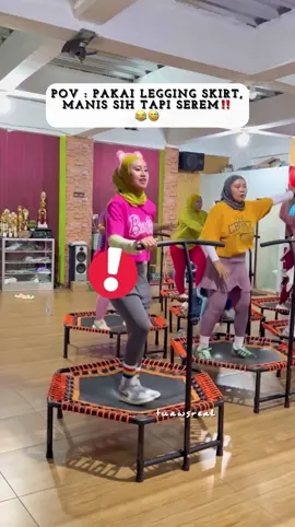 Siapa disini yang pernah atau bahkan sering kayak aku 😂😂 Mengganggu banget sebetulnya, karena realitanya polahnya sangat luar biasa kalau diatas trampolin tuh 😮‍💨🫠 #trampolinepemula #trampoline #trampolin #trampolindance #trampolindancefitnes #trampolindancefitness #olahragatrampolin #olahragatrampoline #olahragaseru #cardio #olahragacardio #jumpingfitness #jumpingtrampoline #olahraga #olahragadirumah #olahragasehat #olahragayuk #OOTD #ootdhijab #ootdolahraga #ootdshare #ootdstyle 