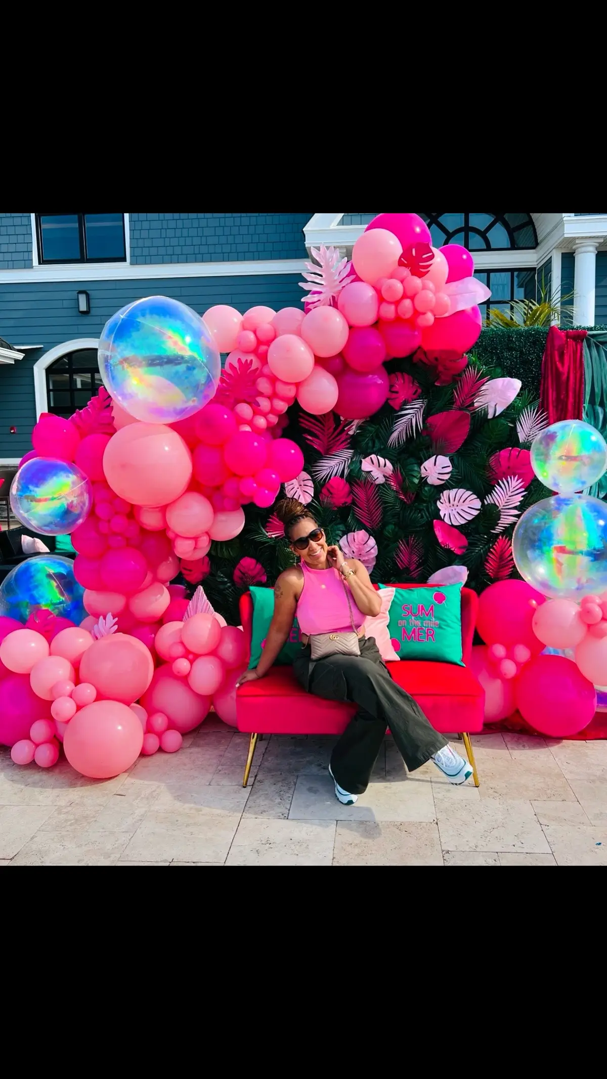 Summer on the Mile AKA event. Pretty girls rock 💞💚💞💚 #balloons #summeronthemile #AKAevent #balloongarland #grasswall #balloonsinnyc #corporateballoons 