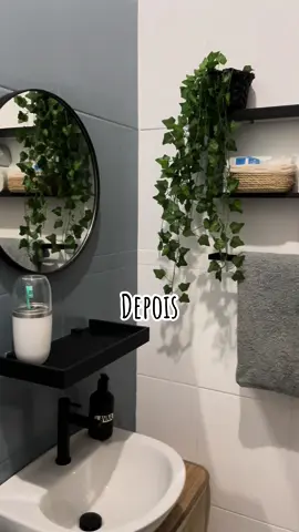 Essa mini reforma que eu fiz no meu banheiro😍 #DIY #facavcmesmo #reforma #banheiro #antesedepois #tintaepoxi 