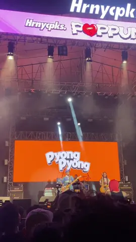 Aku Dan Dunia - Pyong Pyong Ft Fanny Soegi Boernean #poppunkfest2024 #pyongpyong #fannysoegi #konsersemarang #foryoupage #fyp 