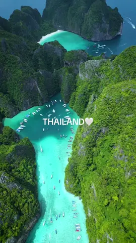 This is the most famous hidden gem in Thailand, Pileh lagoon or Pileh bay. The best and the cheapest way is to stay in phiphi islands over night and get a long tail boat in the next morning........  #thailand #beachvibes #beachlife #island #trending #thailandtravel 