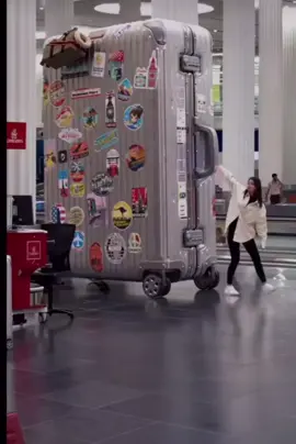 Vali siêu to khổng lồ. #譚宗全 #tonton #toanvong #vongtongtoan #mikewang #haydocla #valisieutokhonglo #xuhuong #LearnOnTikTok #hoccungtiktok #titok2024 #titokvn #titokawards 