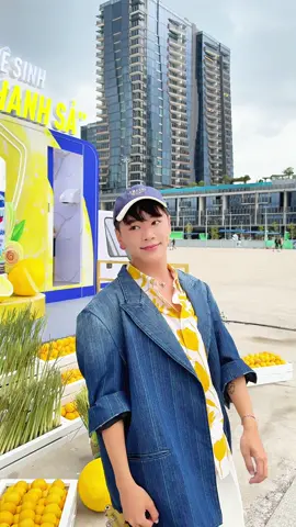 Báo trợ lí tới nữa rồi đó... dẫn zô nhà vệ sinh VIM chanh sả ngay giữa công viên bờ sông🤡 đi về thấy “chanh sả sang chảnh” hết cả ng  luôn😅 #LearnOnTikTok #concoday   #NVSSiêuChanhSả #VimTrắngSáng #ToiletSángSạchThơm