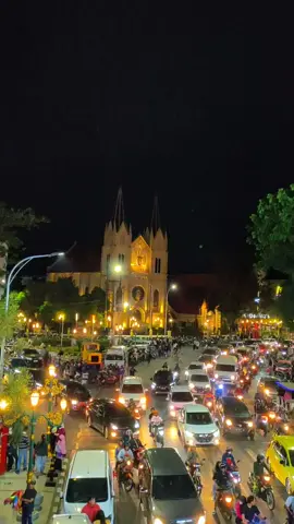 MALANG, malang emang bukan tempat dimana aku lahir, tapi di malang lah aku menemukan seseorang yang telah menjadi bagian dari cerita hidupku :) #malang #malanghits #kayutanganmalang #znlrafli #fypシ #foryou 