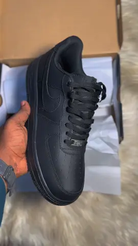 Airforce 1 black disponible  Pointure 36 a 45 