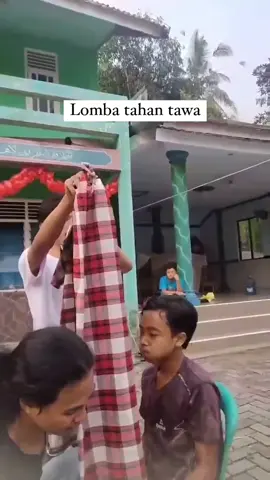 Tahan gumoh 🗿 #lomba17agustus #tahantawa #kocak #fyp #agaklain #muncrat #lomba 
