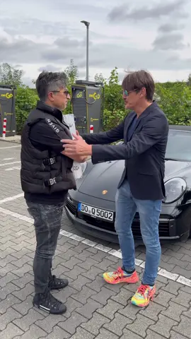 Leute, ich nehme am Benefiz-Fußballspiel „Numero Uno Cup“ teil! ⚽️ Ein großes Dankeschön an @Matze Knop für die Einladung. An diesem Tag setze ich mich für den guten Zweck und das Kinderlachen ein. 😊🎉  #NumeroUnoCup #BenefizFußball #Kinderlachen #GuterZweck #Dankbarkeit #fyp #chico 